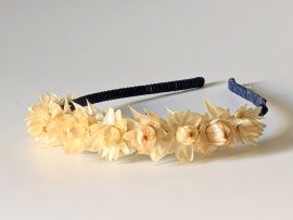 Serre-tête en fils de soie de chez Evita Peroni orné de fleurs séchées Lola par Flora Paris