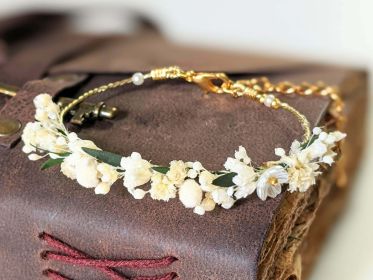 Bracelet de mariée artisanal en fleurs stabilisées Virginie par Flora Paris