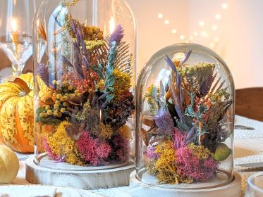 Cloche en verre avec fleurs séchées aux couleurs automnales Ginger par Flora Paris