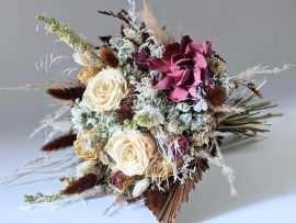 Bouquet de mariée en roses éternelles gardénias & fleurs séchées Laëtitia par Flora Paris