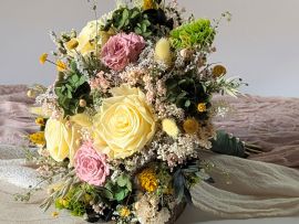 Bouquet de mariée en fleurs stabilisées & roses éternelles Madeleine par Flora Paris