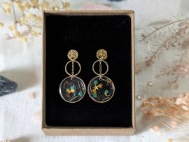 Boucles d’oreilles en fleurs séchées bleues et safran Charlotte par Flora Paris