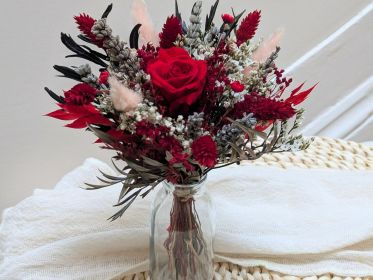Petit bouquet de fleurs séchées et stabilisées rouges et roses Darling par Flora Paris