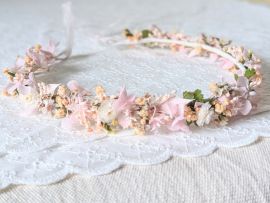 Demi-couronne de cheveux en fleurs stabilisées rose poudré Émilie par Flora Paris