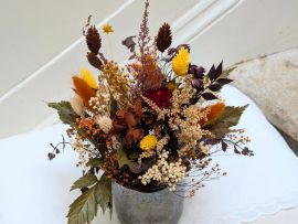 Composition piquée en fleurs séchées et stabilisées terracotta et orange Margaux par Flora Paris