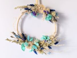 Couronne murale de fleurs séchées & fleurs stabilisées avec nuances de bleus Yassine par Flora Paris