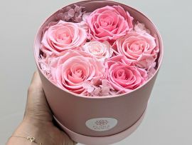 Box de roses éternelles et hortensias roses Amélie par Flora Paris