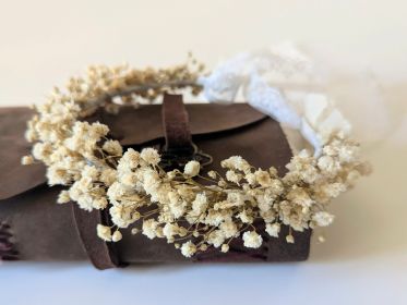 Demi-couronne de cheveux en gypsophile stabilisée blanc ivoire Alma par Flora Paris