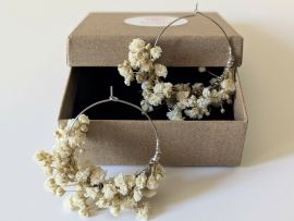 Boucles d’oreilles artisanales en gypsophile stabilisée blanc ivoire Alma par Flora Paris
