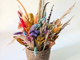 Panier de fleurs naturelles séchées et stabilisées aux couleurs vives Bloom par Flora Paris