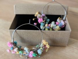 Boucles d’oreilles artisanales en gypsophile stabilisée multicolore Felicia par Flora Paris