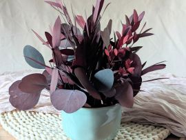 Composition minimaliste d’eucalyptus bordeaux Élisabeth par Flora Paris
