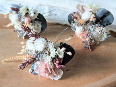 Épingle à cheveux ornée de fleurs stabilisées aux tonalités roses et bleues Pauline par Flora Paris