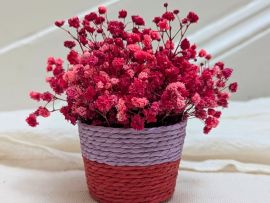 Mini panier en gypsophile stabilisée rouge fuchsia Roséa par Flora Paris