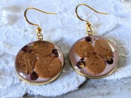 Boucles d’oreilles en résine et fleurs séchées cuivrées bordeaux Charlotte par Flora Paris