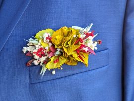 Boutonnière de marié artisanale en fleurs séchées & stabilisées safran Dahlia par Flora Paris