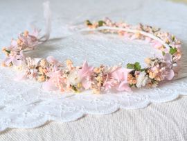 Demi-couronne de cheveux en fleurs stabilisées rose poudré Émilie par Flora Paris