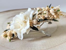 Barrette à cheveux fleurie pour coiffure de mariage en fleurs stabilisées blanches & vertes Virginie par Flora Paris