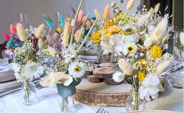 Mini bouquets de fleurs séchées et fleurs stabilisées