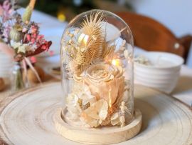 Cloche en verre et fleurs éternelles pour décoration d’intérieur Véga par Flora Paris