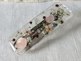 Barrette en résine transparente et fleurs séchées création artisanale Ophélie par Flora Paris