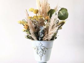 Composition de fleurs séchées au style vintage romantique Victoria par Flora Paris