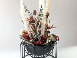 Composition de fleurs séchées rouges et noires pour décoration d’intérieur Dita par Flora Paris