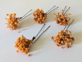 Épingle à cheveux ornée de gypsophile stabilisée orange Hortense par Flora Paris