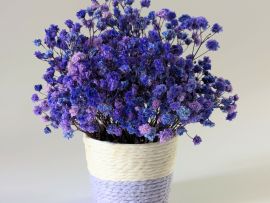 Mini panier en gypsophile stabilisée violet & bleu Léna par Flora Paris