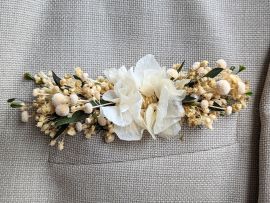 Boutonnière de marié artisanale stabilisées aux nuances blanc vert Virginie par Flora Paris