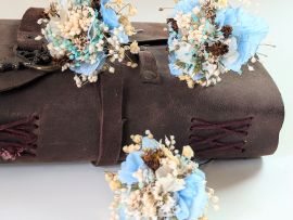 Épingle à cheveux ornée de fleurs séchées & stabilisées bleu ciel Jennifer par Flora Paris