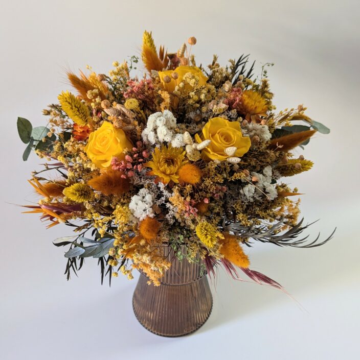Bouquet bohème en fleurs stabilisées jaunes et oranges, Lana – Image 3