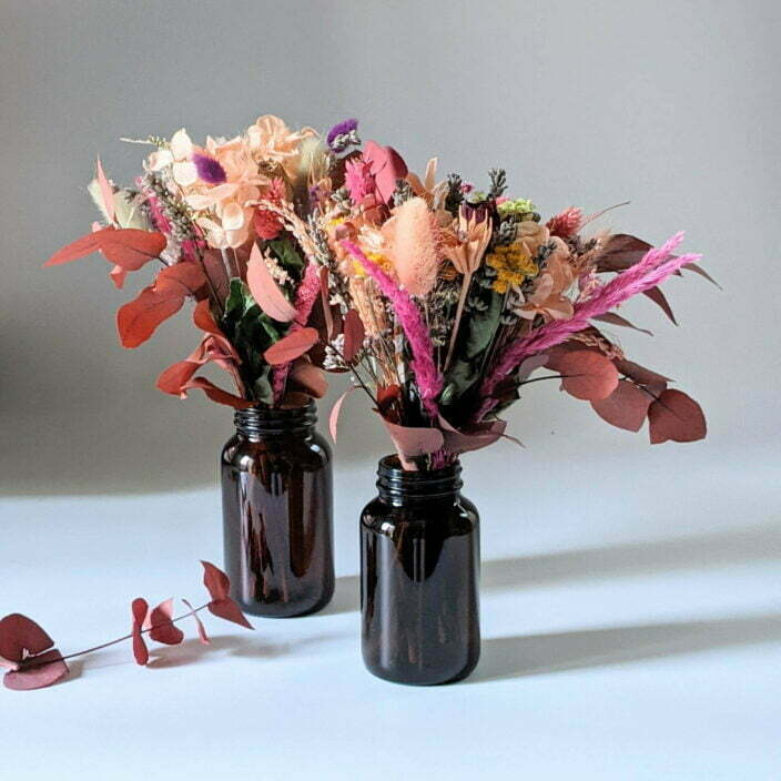 Petit bouquet de fleurs séchées avec soliflore en verre teinté recyclé, pour décoration d’intérieur, Lana 6