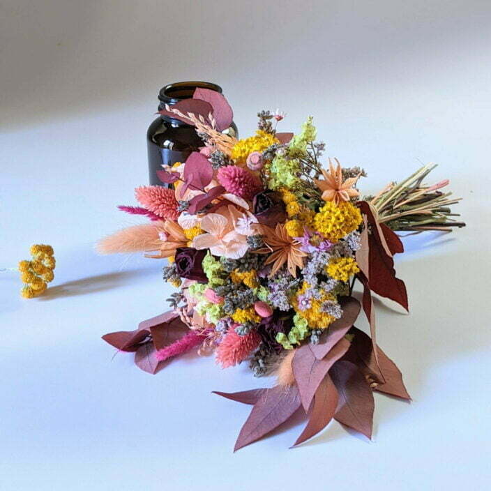 Petit bouquet de fleurs séchées avec soliflore en verre teinté recyclé, pour décoration d’intérieur, Lana 5