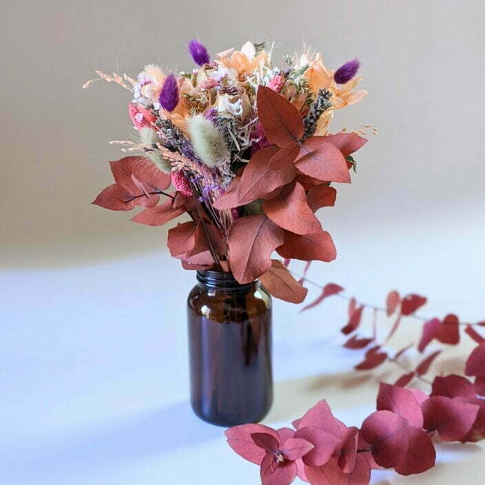 Petit bouquet de fleurs séchées avec soliflore en verre teinté recyclé, pour décoration d’intérieur, Lana 2