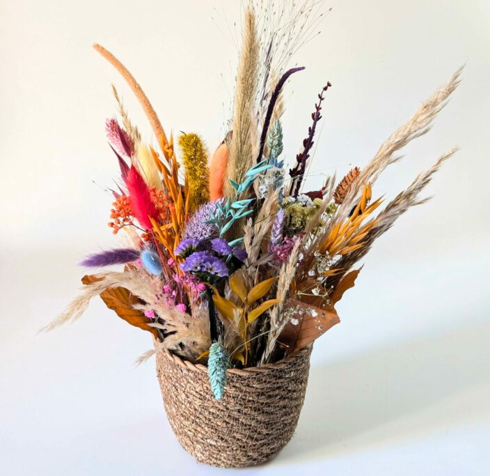 Panier de fleurs naturelles séchées et stabilisées aux couleurs vives, Bloom