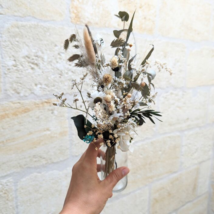 Petit bouquet en fleurs séchées aux couleurs intemporelles & vase en verre transparent, Laure 3