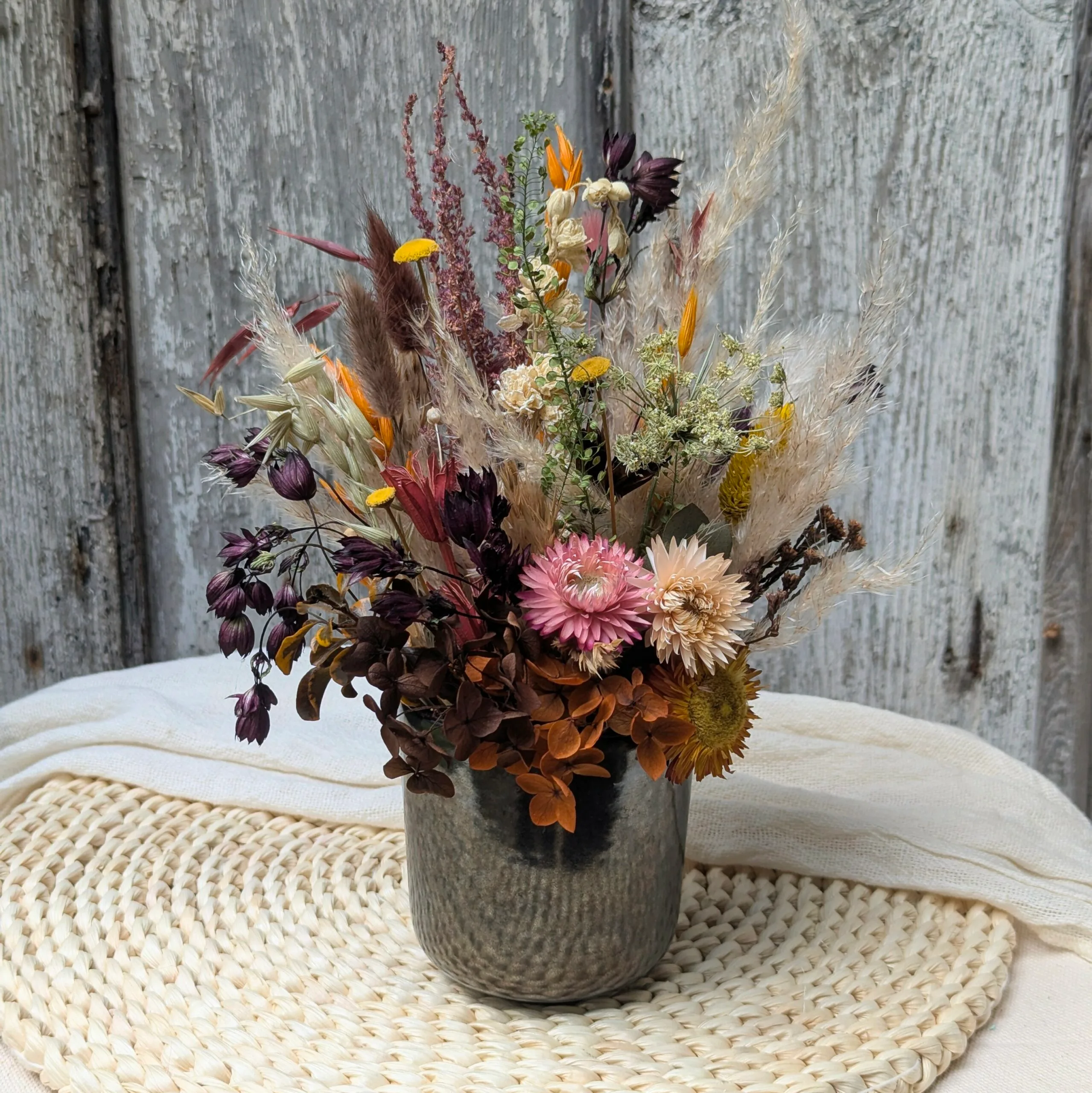 Composition de fleurs séchées aux couleurs automnales, Nathalie – Image 2