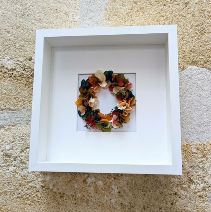 Tableau végétal en fleurs stabilisées aux couleurs arc-en-ciel, Biarritz 3