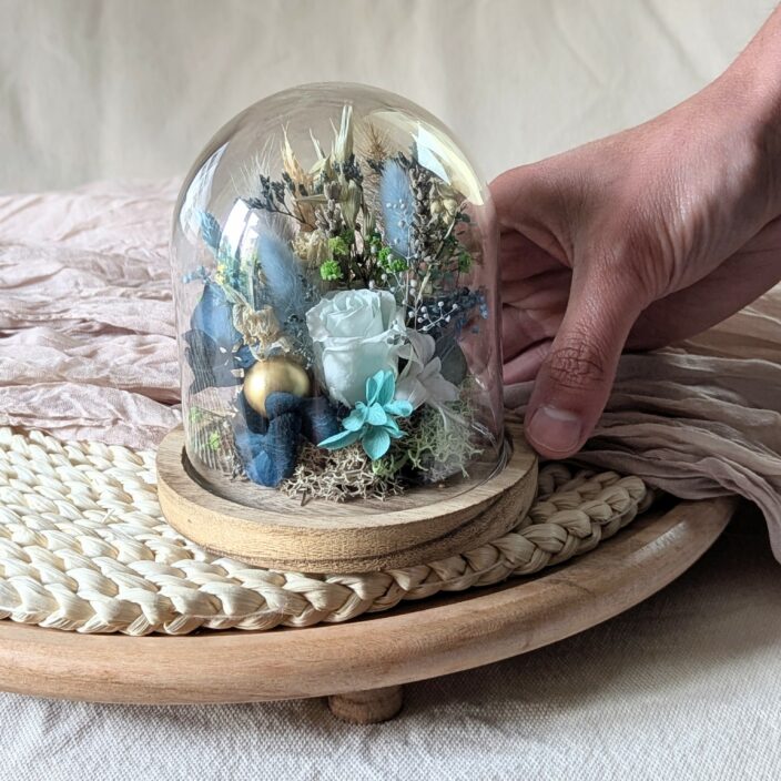 Cloche en verre, fleurs stabilisées & fleurs séchées pour décoration d'intérieur, Joy – Image 4