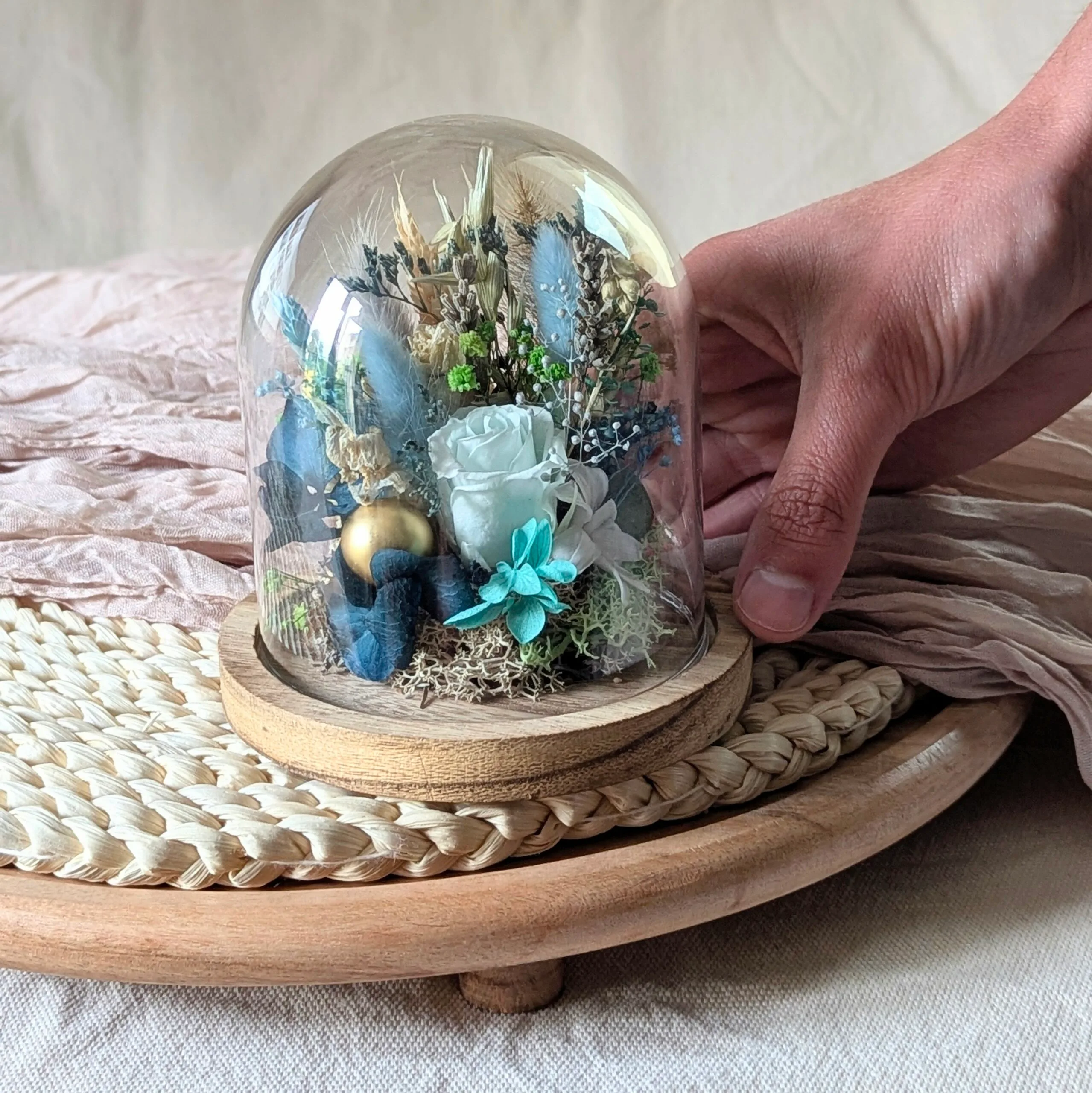 Cloche en verre, fleurs stabilisées & fleurs séchées pour décoration d'intérieur, Joy – Image 4