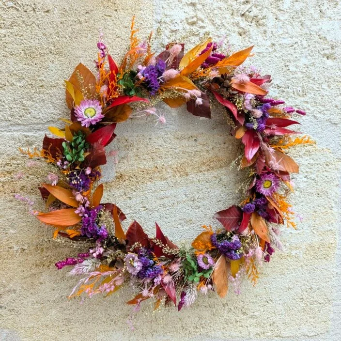 Couronne murale de fleurs stabilisées dans les tons automnales, Violla – Image 2