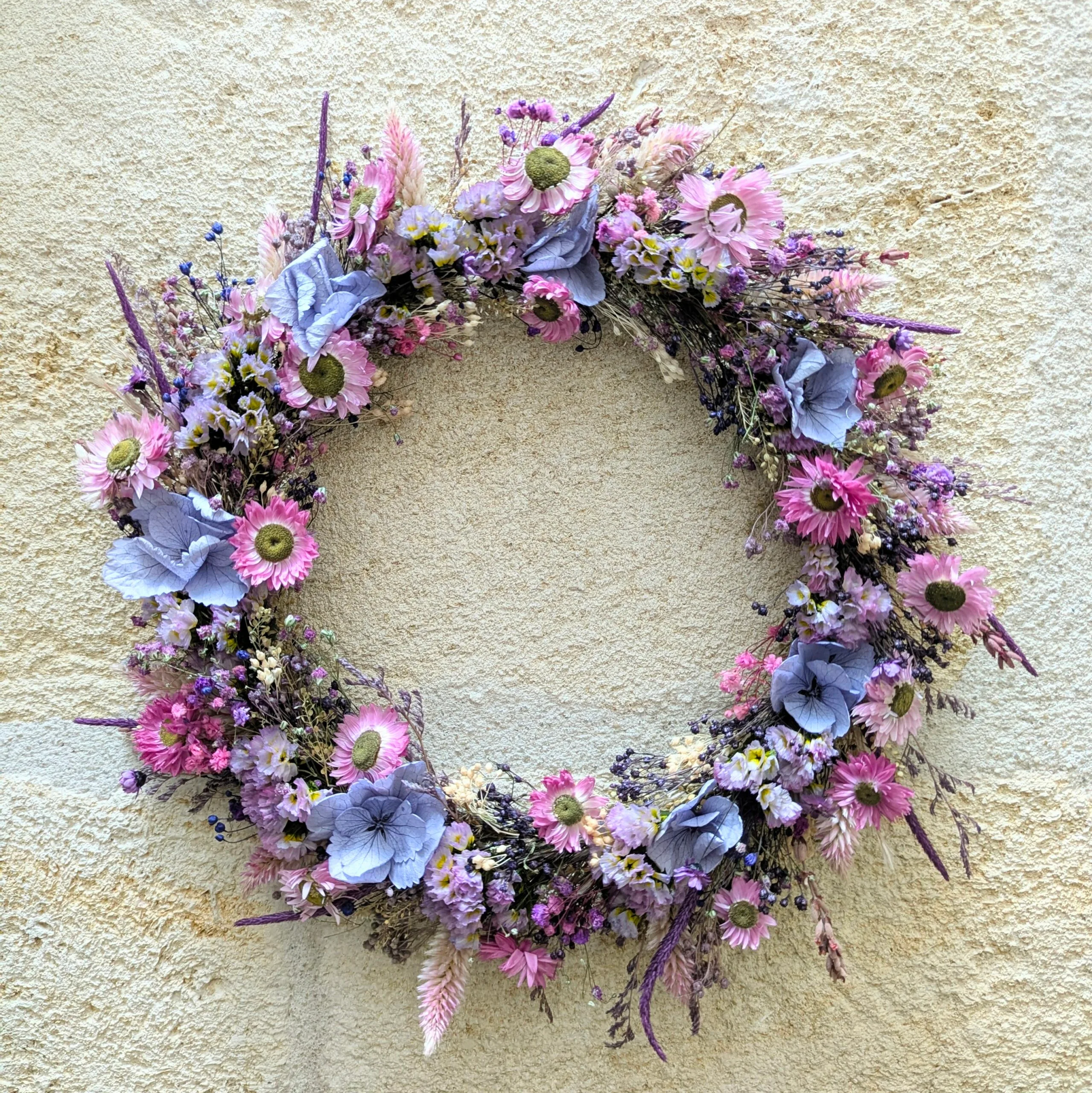 Couronne murale en fleurs stabilisées aux teintes vibrantes Charme – Image 4