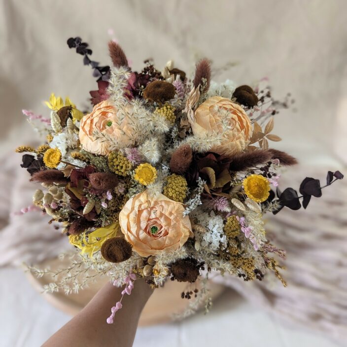 Bouquet de mariée avec renoncule stabilisées & fleurs séchées, Ingrid – Image 2
