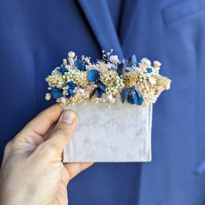 Boutonnière de fleurs séchées et fleurs stabilisées, Mona 2