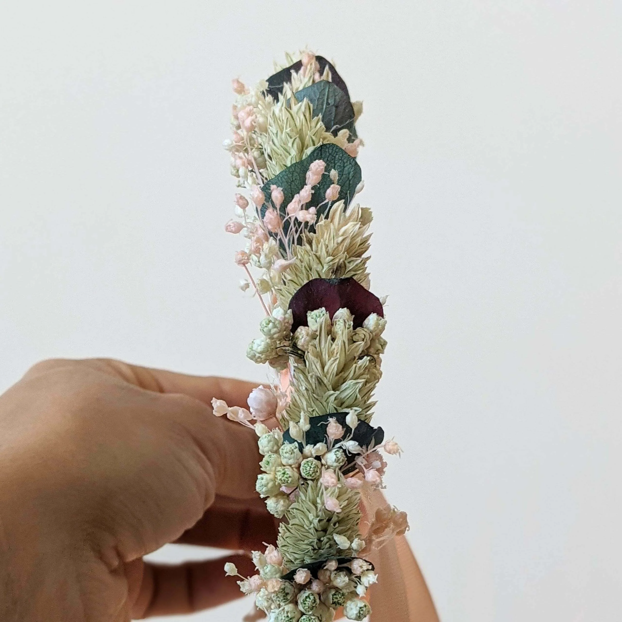 Couronne de cheveux de fleurs séchées & stabilisées bleues, Mona – Image 3