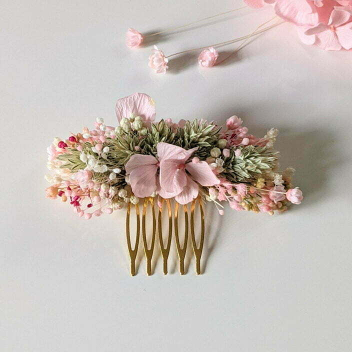 Peigne à cheveux fleuri pour coiffure de mariage en fleurs stabilisées aux nuances rose, vert, Romy 2