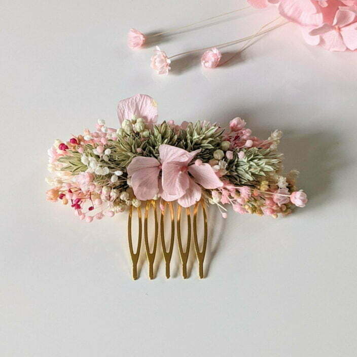 Peigne à cheveux fleuri pour coiffure de mariage en fleurs stabilisées aux nuances roses, vertes, Romy 2