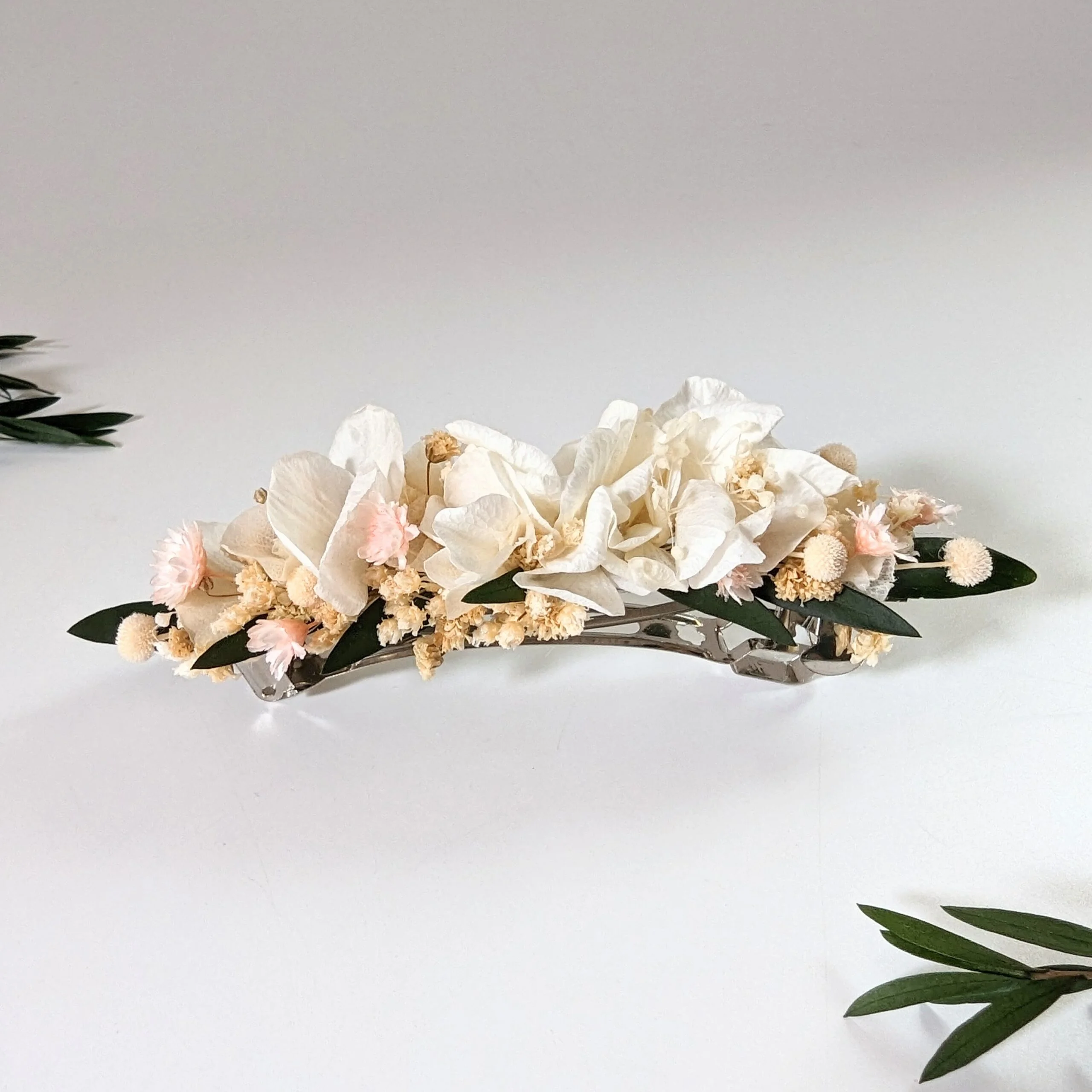Barrette à cheveux fleurie pour coiffure de mariage en fleurs séchées & stabilisées blanches & roses, Rafaela – Image 3