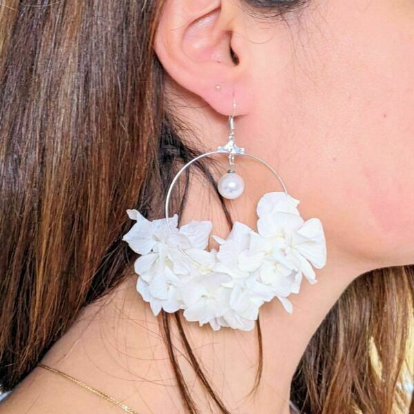 Boucles d’oreilles créoles en fleurs stabilisées, Naëlle